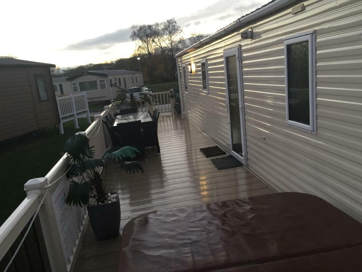 3 Bedroom 8 Berth Standard Basic Caravans With Hot Tub,Mountain Bikes Tattershall Eksteriør billede